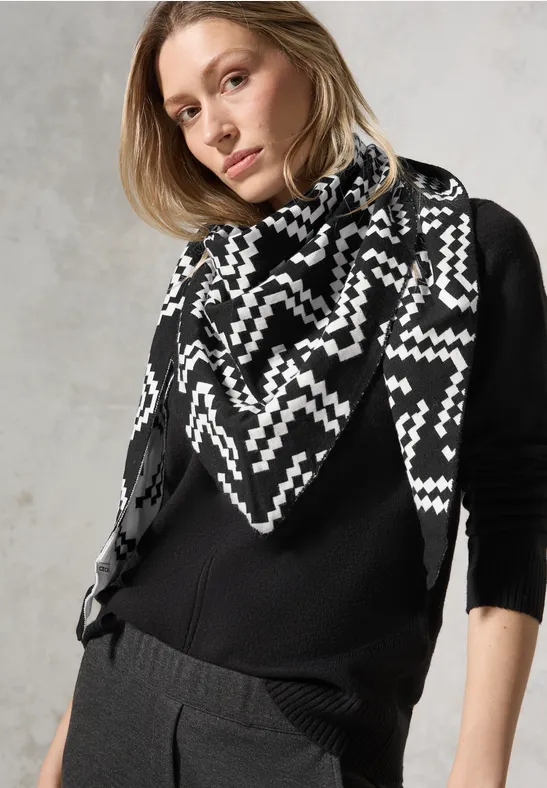 CECIL Foulard triangulaire à motifs 